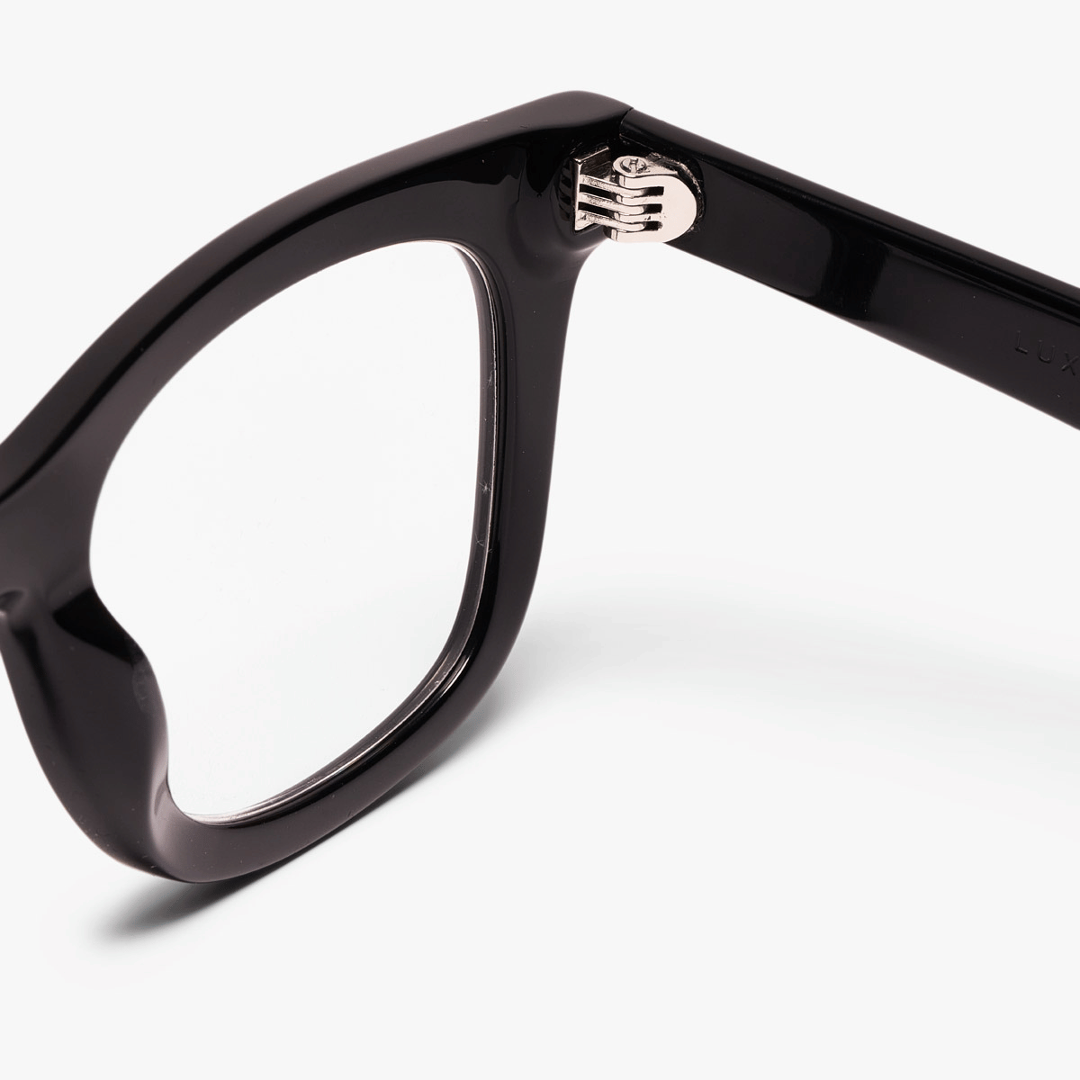 Luxreaders stylish Women's Samsø Black Reading glasses. Made from Bio-acetate in a Square shape.