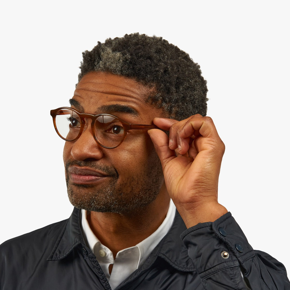 mens-trondheim-shiny-walnut_blue-light-glasses_male-model-1.jpg?v=1771424443&width=1200