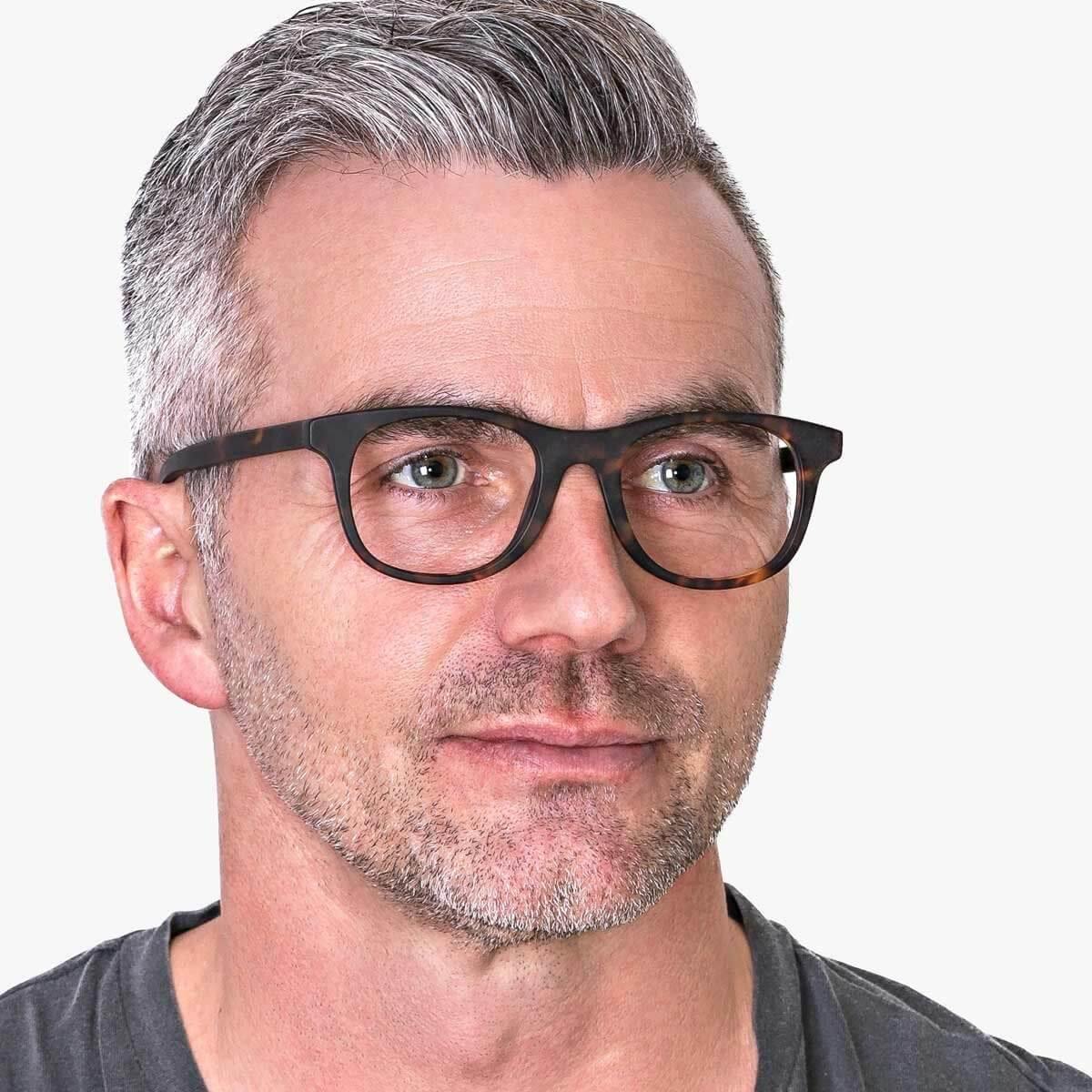 Luxreaders stylish Malmö Dark Turtle Blue light glasses. Made from Acetate in a Square shape.