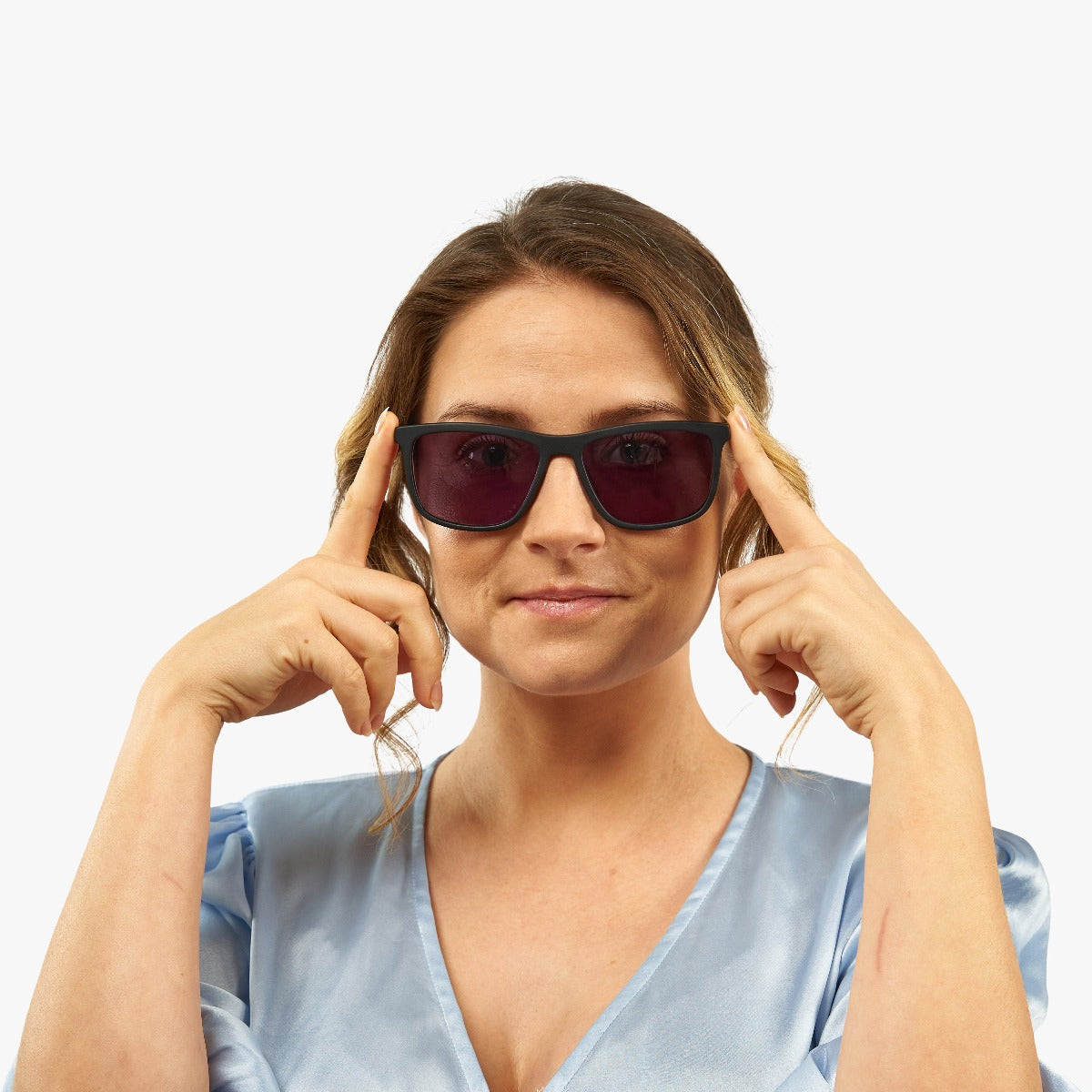 Person wearing Oslo Black sunglasses with dark lenses