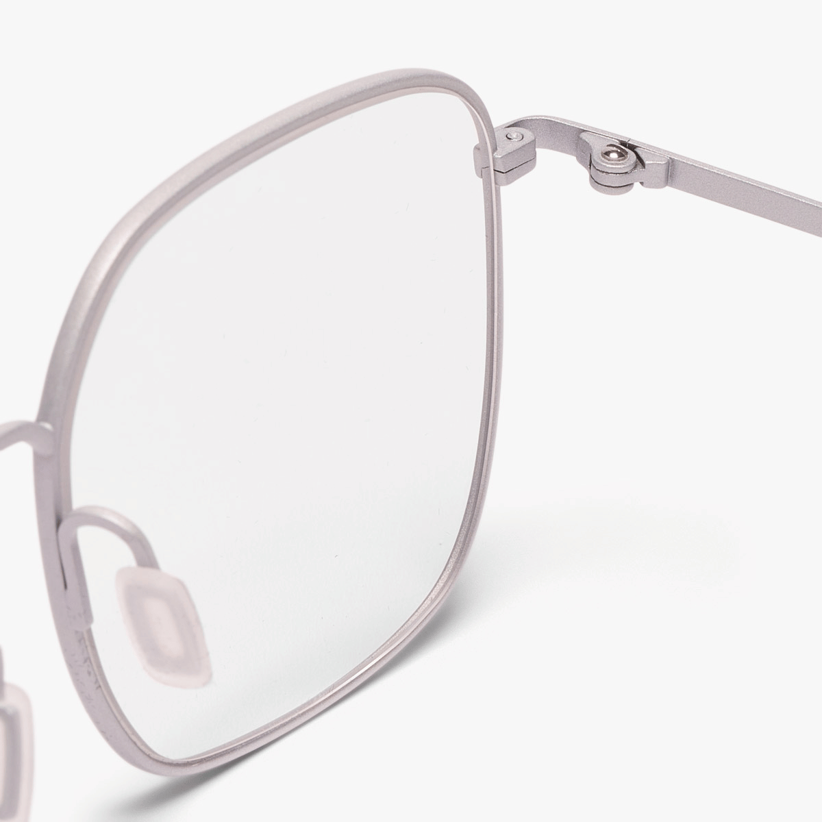 Close-up of Women's Båstad Steel glasses with silver metal frame