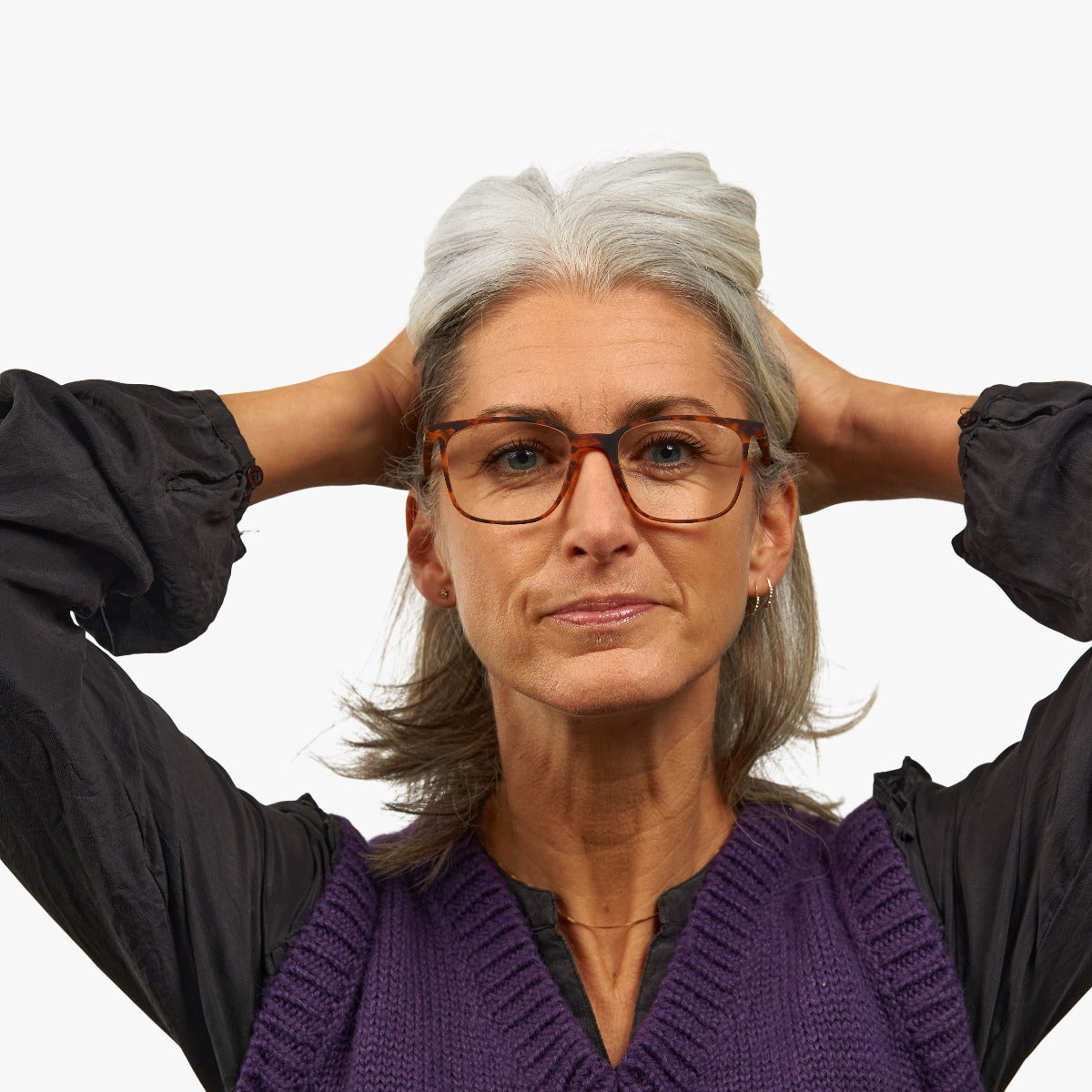 Person wearing Women's Fyn Turtle reading glasses